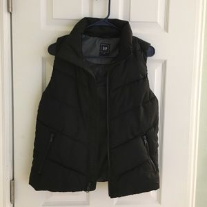 GAP black puffer vest